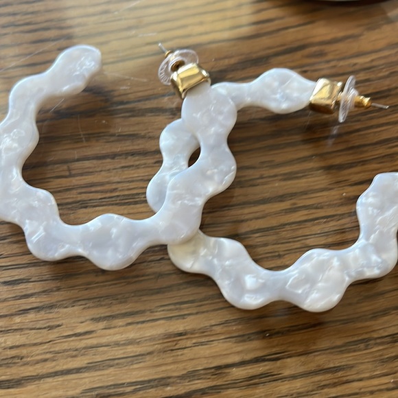 Set of 2 BIG Hoop Earrings, Mexican silver and white acrylic with gold metal EUC - Picture 5 of 5